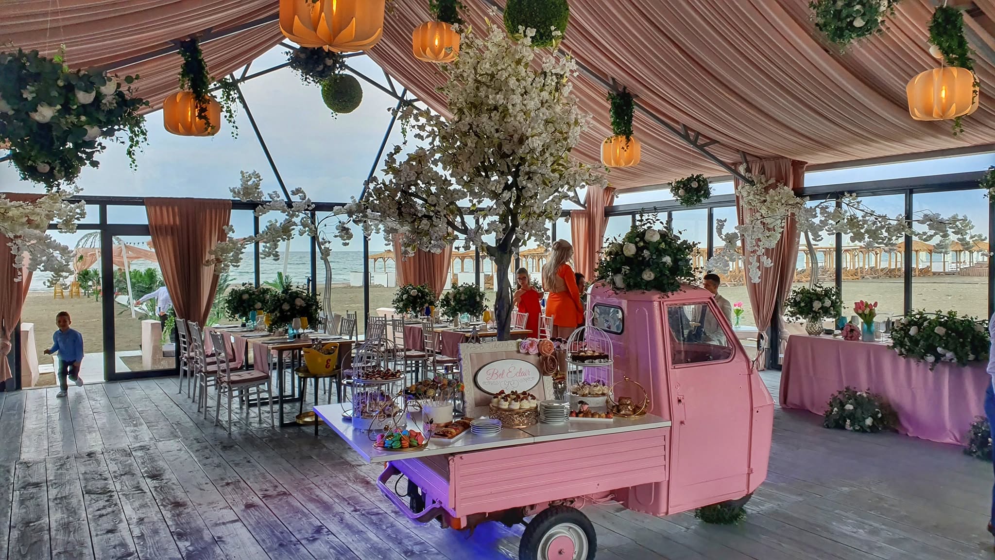 Portobella Beach — lounge la mare